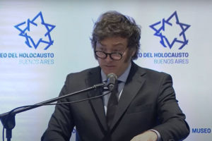 En el Día Internacional del Holocausto, Milei defendió a Musk y Trump imagen-4