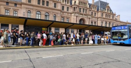 Lo que dejó el paro de trenes: quejas, demoras, más gastos para viajar y la amenaza de repetir la medida de fuerza imagen-17