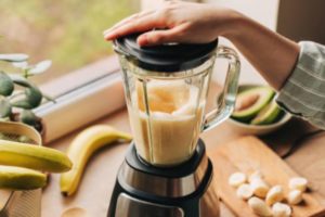 Cómo se hace el licuado ideal para el hígado con banana y avena imagen-1