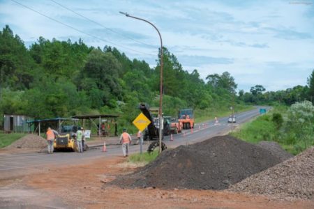 Mártires: Vialidad trabaja en mantenimiento de la RP 103 imagen-12