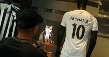 ¿Cuánto cuesta la camiseta de Santos con la 10 de Neymar en Brasil? imagen-20