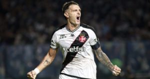 Video: el insólito gol de Vegetti para Vasco da Gama imagen-3