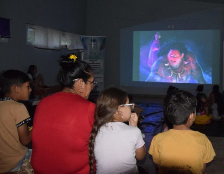 Más de 30 niños disfrutaron de una tarde de cine en el Aeroclub Oeste de Posadas imagen-4