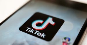 Demure: la tendencia de TikTok que está revolucionando las redes imagen-2