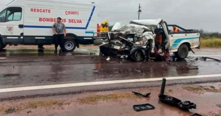 Padre e hijo murieron al chocar de frente contra un camión en un violento accidente en Santiago del Estero imagen-5