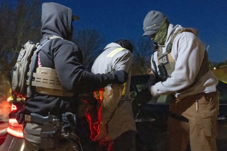 “Arrestos colaterales”: qué se sabe de las detenciones a inmigrantes sin antecedentes penales en EE.UU. imagen-5