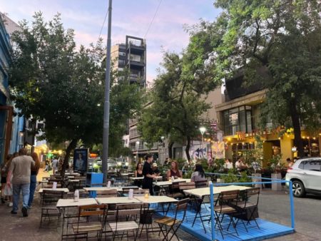 De polo gourmet a boom gastronómico: el barrio que promete revivir el éxito que tuvo en los 90 en la calle que sorprendió imagen-6