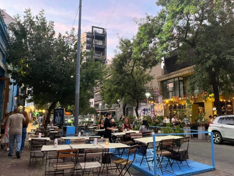 De polo gourmet a boom gastronómico: el barrio que promete revivir el éxito que tuvo en los 90 en la calle que sorprendió imagen-5