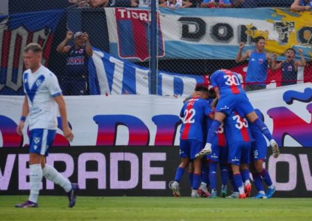 Vélez, de la dura lesión de Joaquín García a un debut con goleada en contra: Tigre le dio un golpe al campeón imagen-11