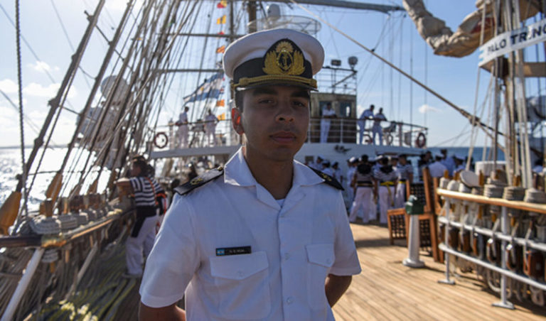 El posadeño que cambió el río por el mar: pensó en ser Ingeniero y ahora es Guardiamarina de la Armada Argentina imagen-5