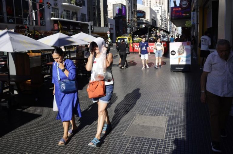 En medio de la ola de calor: miles de usuarios siguen sin luz en la Ciudad y el conurbano imagen-5