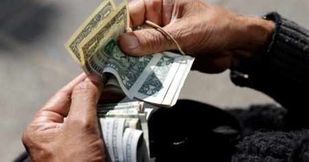 "Dólar pisado": bajaron el blue y el CCL y el Banco Central compró otros US$ 79 millones para las reservas imagen-16