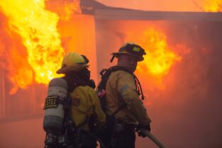 Estado de emergencia en California: 30 mil evacuados por incendios forestales imagen-11