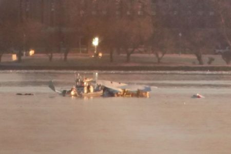 Qué se sabe del choque de un avión de American Airlines y un helicóptero militar en Washington imagen-9