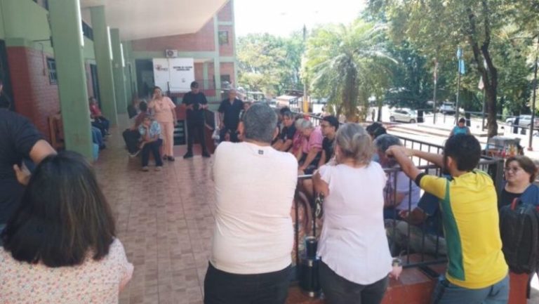 Trabajadores del SAMIC de Eldorado exigen la reincorporación de enfermeros despedidos imagen-4