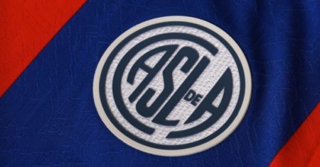 San Lorenzo tiene nueva camiseta: cómo es el nuevo contrato que firmó con Atomik, cuánto dinero le dejará y la gran diferencia con Nike que celebran los hinchas imagen-8