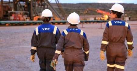 YPF refuerza su apuesta a Vaca Muerta con la venta de Metrogas y proyectos para duplicar Profertil imagen-22