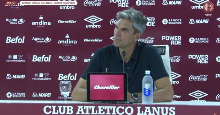 El palito de Mauricio Pellegrino tras su fallido debut ante Deportivo Riestra imagen-5