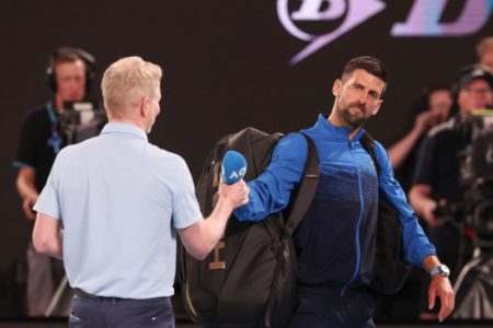 Novak Djokovic avanza el el Australian Open, pero se fue del court sin hablar: “Decidí no dar la entrevista” imagen-16