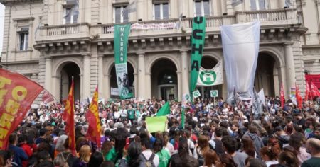 El Gobierno interviene el Hospital Bonaparte: dicen que hubo un "crecimiento desmedido del personal" y un "mal manejo de los fondos" imagen-12