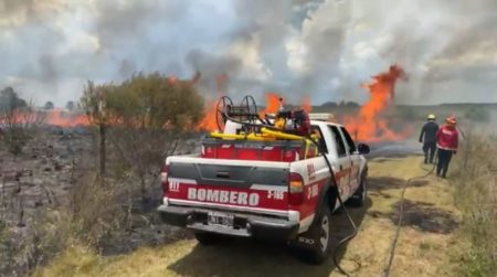 Emergencia ígnea: combaten incendios en diversos puntos de la provincia y en la zona Sur, los mayores niveles de peligro imagen-12