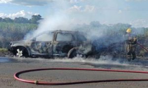 Familia argentina escapa ilesa del incendio de su vehículo en Brasil imagen-71