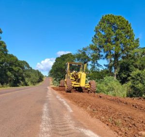 Vialidad de Misiones realiza mantenimiento de banquinas en cuatro frentes de trabajo simultáneos imagen-3