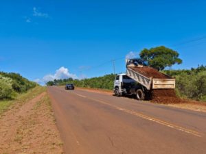 Realizan mantenimiento de banquinas en cuatro rutas provinciales imagen-2