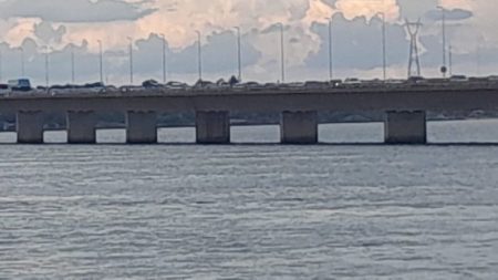 Caos en el tránsito vehicular en el puente San Roque González de Santa Cruz imagen-10