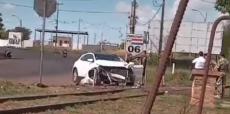 Posadas: Colisión entre una camioneta y el tren internacional en Encarnación imagen-9