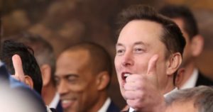 La euforia de Elon Musk cuando Donald Trump anunció que plantará la bandera de Estados Unidos en Marte imagen-3