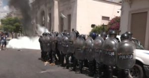 Incidentes frente a la Municipalidad de Moreno durante la protesta por el asesinato de un delivery imagen-2