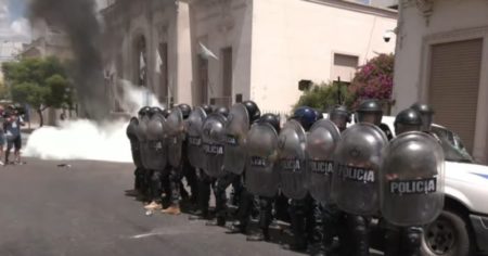 Incidentes frente a la Municipalidad de Moreno durante la protesta por el asesinato de un delivery imagen-7