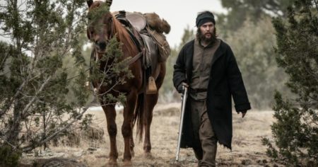 El western arrasa en Netflix: cuál es y de qué trata la miniserie que explora la crudeza del Salvaje Oeste imagen-15