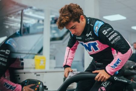 Franco Colapinto se presentó en Enstone con buzo y casco de Alpine, que desembarcará en el MotoGP imagen-11