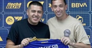 Qué dice el autógrafo de Riquelme en la camiseta de Boca de Marchesín imagen-2