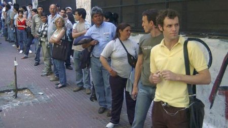 El pedido de subsidios por desempleo se disparó 60% en el 2024 imagen-8