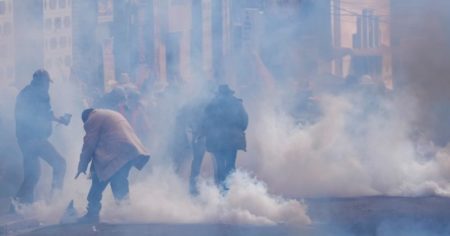 Incidentes en La Paz entre seguidores de Evo Morales y la Policía tras cuatro días de marchas y bloqueos contra el gobierno de Arce imagen-12