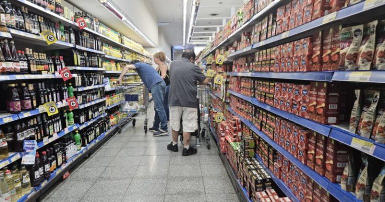 Para apuntalar la baja de la inflación, el Gobierno flexibilizó la importación de alimentos imagen-5