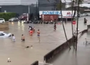 Inundaciones, refugiados y calles anegadas por lluvias torrenciales en Florianópolis imagen-1