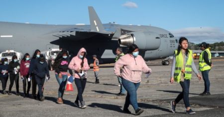 Estados Unidos deportó a más de 260 personas a Guatemala en dos aviones militares y un vuelo chárter imagen-9