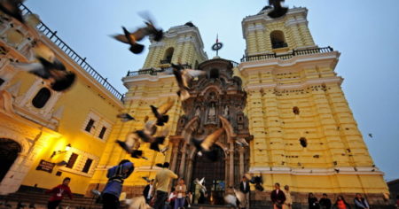 Abuso sexual en la Iglesia de Perú: escándalo por un homenaje al ex obispo de Lima, sancionado por pedofilia imagen-25