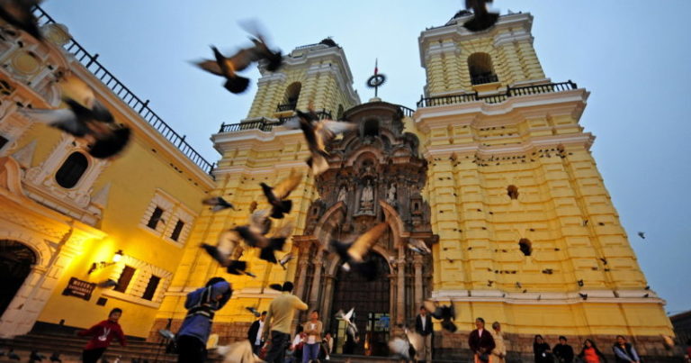 Abuso sexual en la Iglesia de Perú: escándalo por un homenaje al ex obispo de Lima, sancionado por pedofilia imagen-5