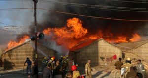 Incendio en el festival hindú de Kumbh Mela, la mayor reunión humana del planeta: los videos y fotos más impactantes imagen-4