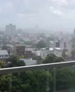 Fuertes chaparrones en Posadas con caída de granizo en algunas zonas imagen-2