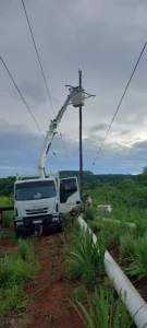 Energía de Misiones trabaja para reponer el servicio afectado por frente de tormentas imagen-1