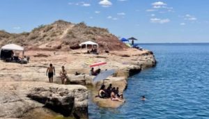 Neuquén: un hombre murió ahogado en un lago mientras practicaba surf imagen-1