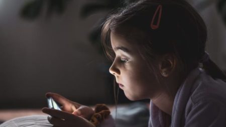 Advierten que, dar un celular sin supervisión es exponer a los niños a un peligro inmediato imagen-12