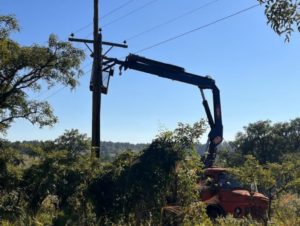 Energía eléctrica: avance clave en la remodelación de línea «Teyú Cuaré» para potenciar el turismo en Misiones imagen-1