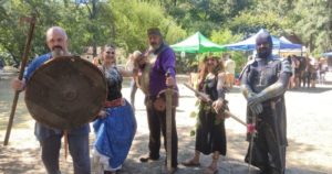 Magos, guerreros y brebajes en la fiesta medieval para ayudar a caballos maltratados imagen-2